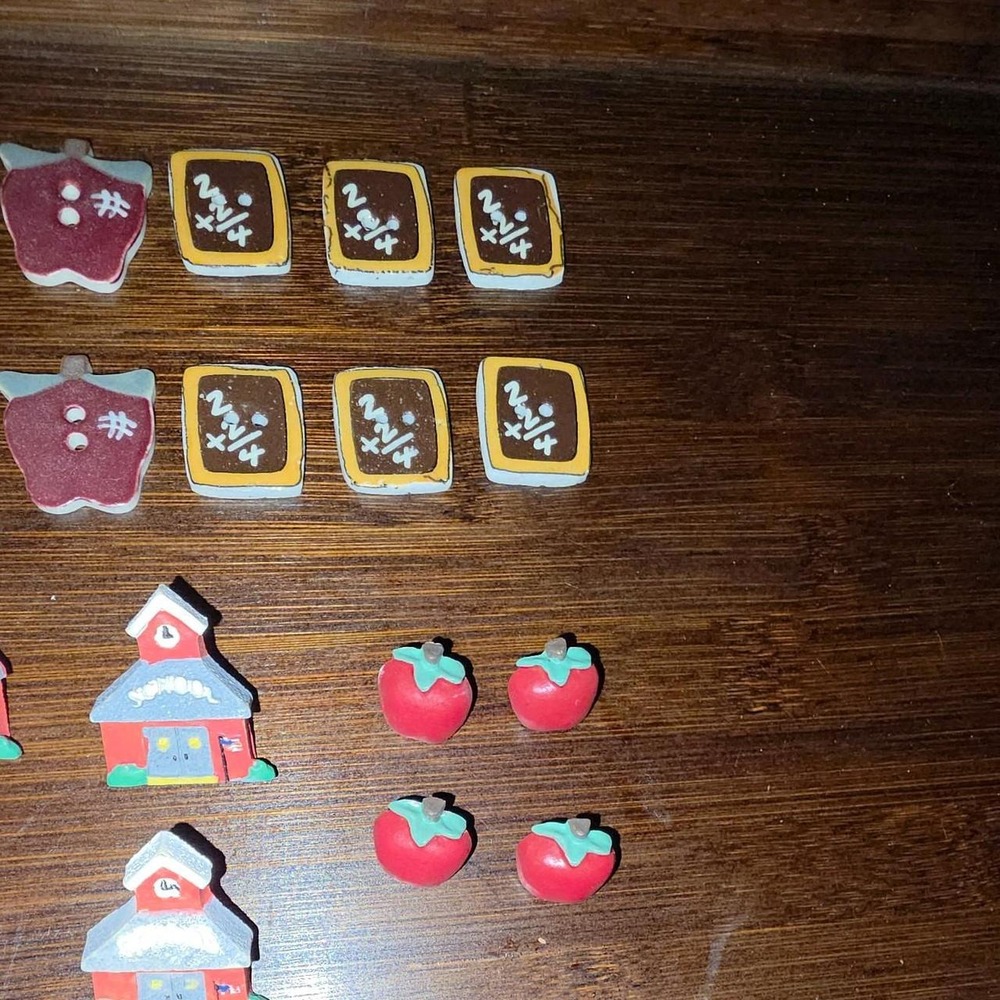 Vintage "Back To School" Teacher Original Lansing Sewing Buttons Lot Of 38 - Picture 5 of 8